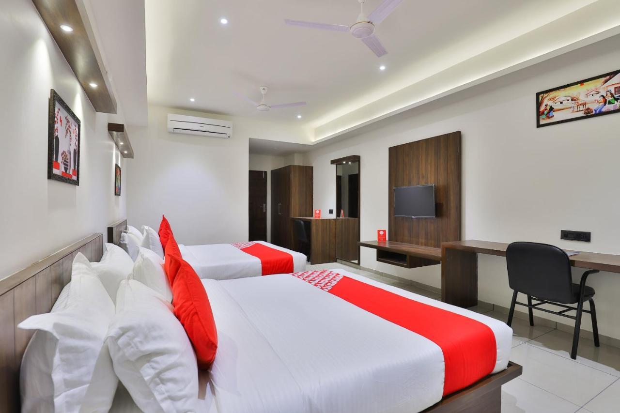 Oyo 16604 Hotel Sparsh Inn Ahmedabad Ngoại thất bức ảnh